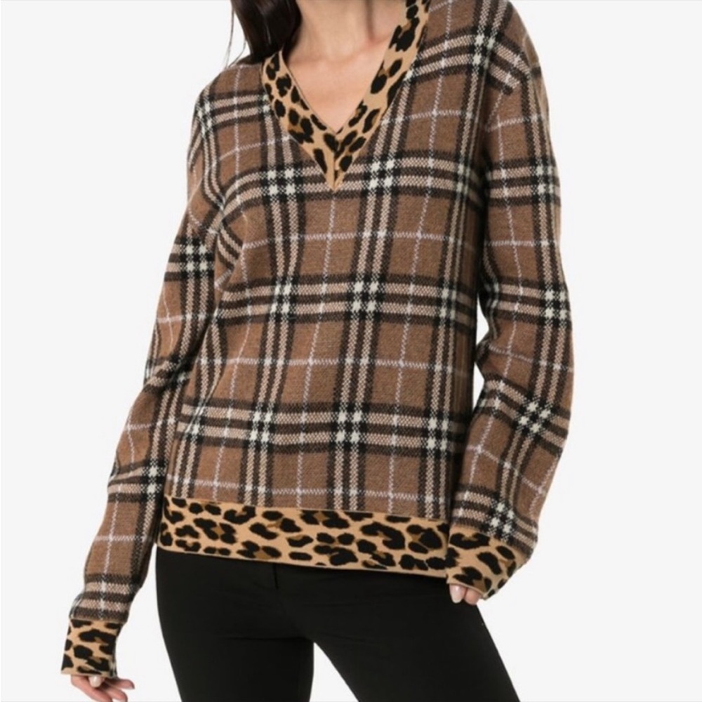 ❤️TRADED❤️ Burberry check V neck leopard trim sweater medium unisex - Picture 1 of 10